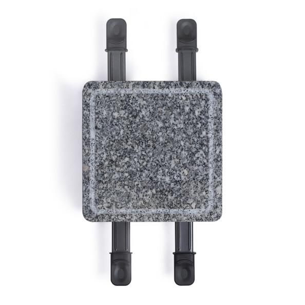 Cet appareil à raclette avec plateau en granit est livré avec 4 caquelons.