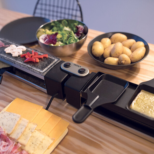 Préparez une raclette pour 4 à 8 personnes avec l'appareil à raclette Livoo.