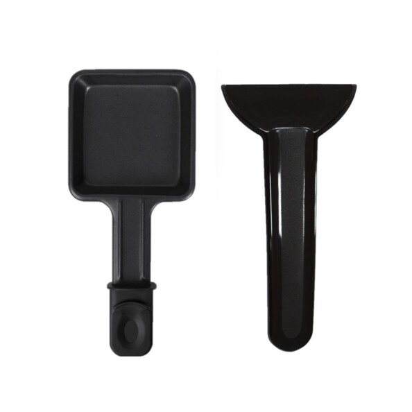 Caquelot et spatule avec revêtement antidérapant livrés avec l'appareil à raclette modulable Livoo.