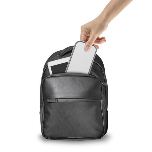 Boîtier de stérilisation UV facile à transporter, dans un sac à dos par exemple.