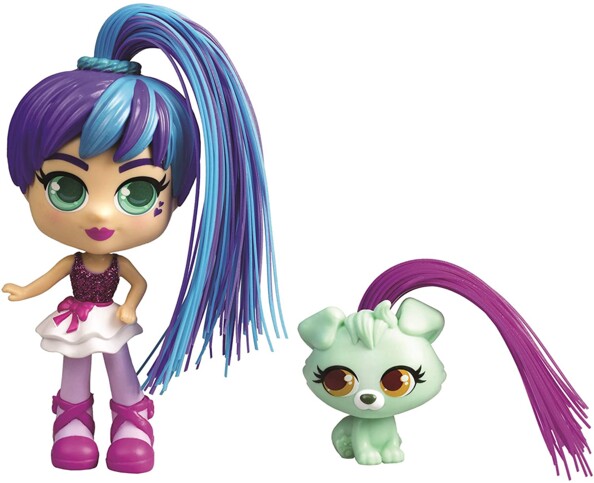 La poupée Rosli avec son animal de compagnie nommé Koda.