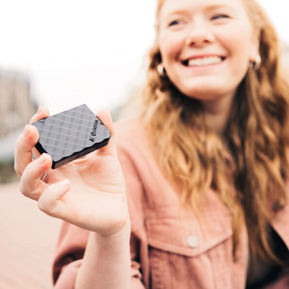 Les dimensions ultra-compactes du disque SSD Verbatim Store'n'Go Mini.