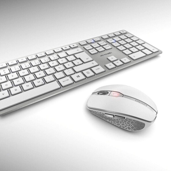 Cherry DW 9000 Slim Ensemble sans Fil Clavier/Souris USB et Bluetooth Blanc/Argent vue zommée sur la souris et clavier en arrière plan