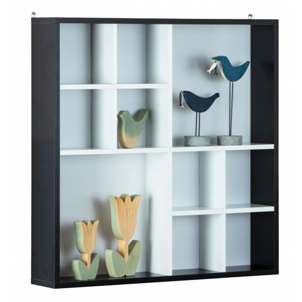 Des objets de décoration rangés dans l'étagère murale "Decem" Inter Link.