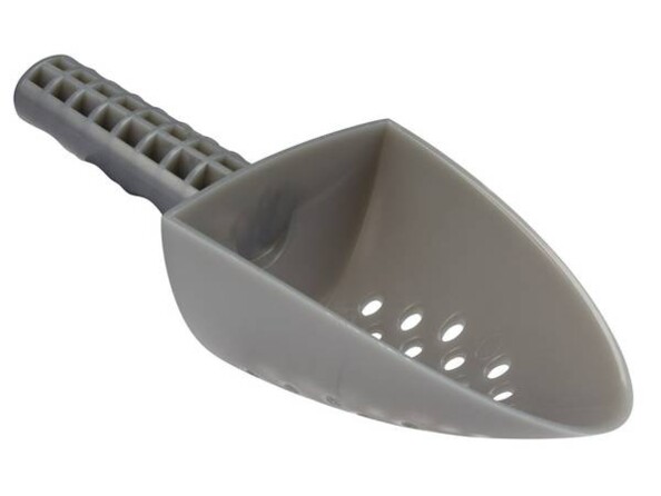 Petite pelle à main de chercheur de métaux pour creuser la terre.