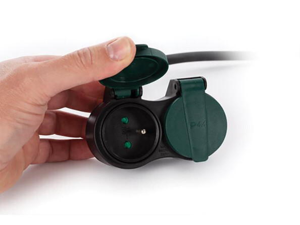 Prise 230 V femelle de la rallonge étanche Perel de 10 m.