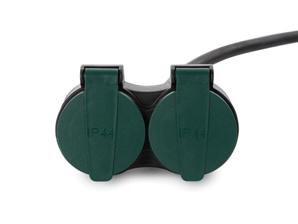 Les deux prises à clapet de la rallonge extérieur Perel.