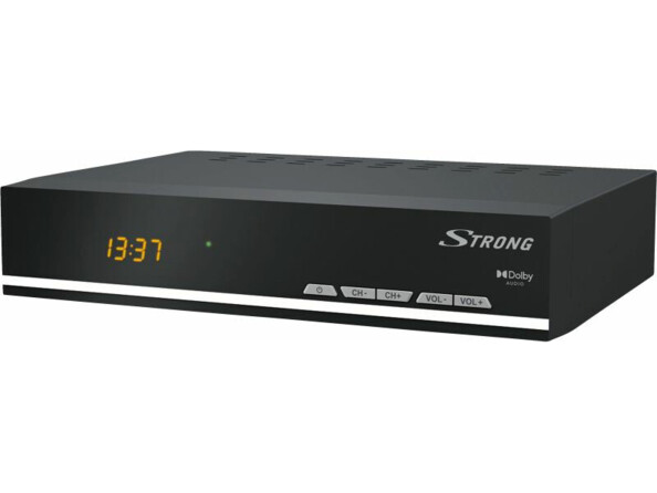 Adaptateur SAT Strong vue de biais avec indication Dolby audio inscrite en blanc sur l'avant, tout comme la marque