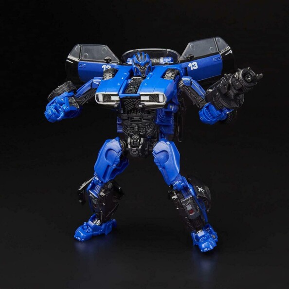 Robot transformers Deluxe Dropkick Voiture AMC Javelin 1974 vue de face sur fond noir