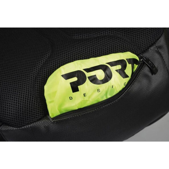 La poche didée à la couverture anti-pluie du sac à dos PORT Courchevel.