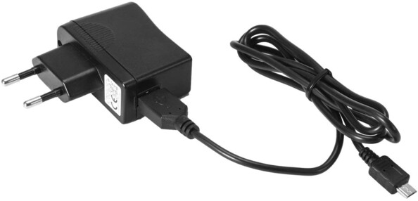 Le câble microUSB et l'adaptateur secteur livrés avec le spot LED PK-3.