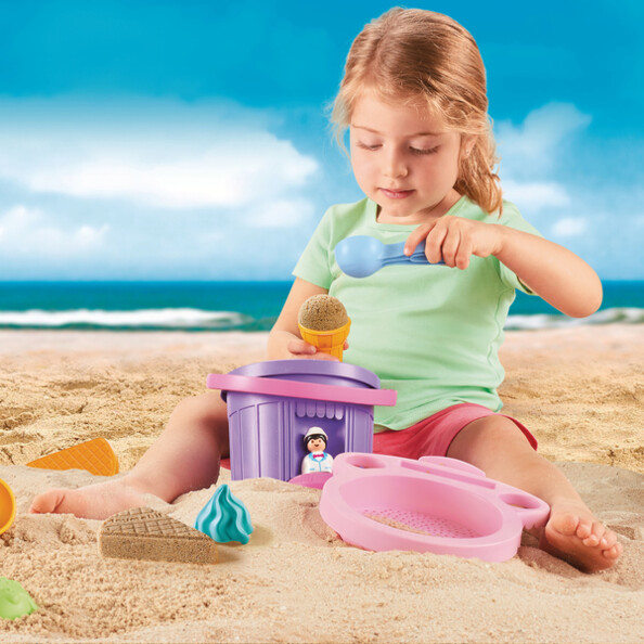 Mise en situation à la plage du Stand de glace avec seau Playmobil 9406.