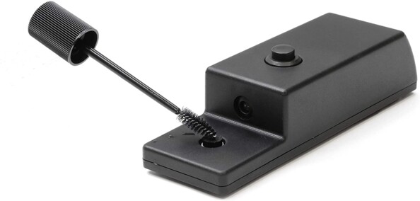 Aiguille de nettoyage électrique pour tourne disque avec liquide de nettoyage