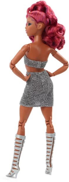 Poupée articulé Barbie de dos avec longs cheveux roux bouclés