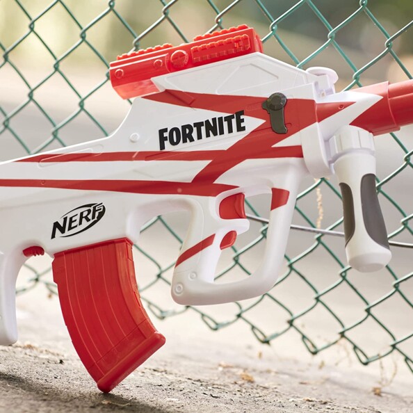 Zoom sur la gachette et le bonton d'accélération du Nerf Fortnite B-AR