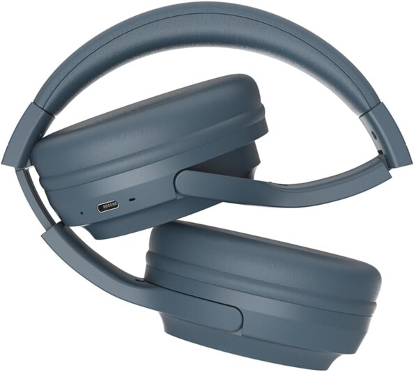 Oreillettes rembourrées pliables et inclinables pliées à l'intérieur de l'arceau de tête du casque pour rangement et transport dans un sac