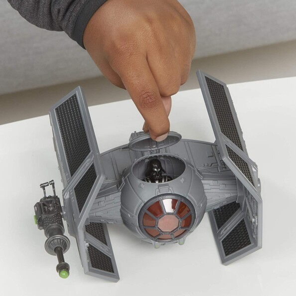 Figurine de Dark Vador de la série Star Wars avec son véhicule