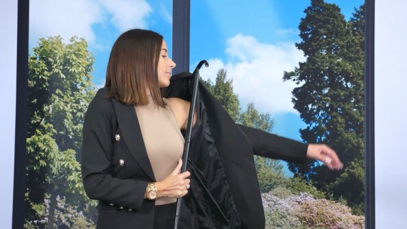 Chausse pied qui aide à mettre sa veste avec son manche