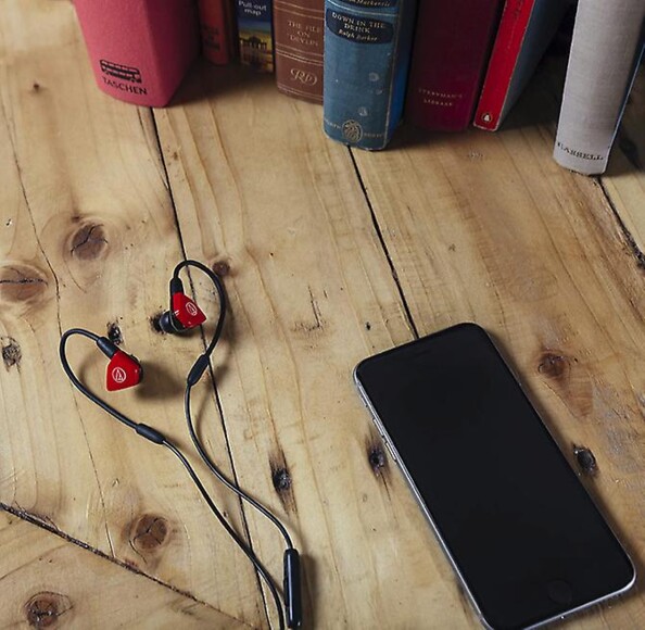 écouteurs avec fil intra audio tech live sound RG avec transducteurs alignés en série au sein de la même coque pour réduire la distorsion du diaphragme