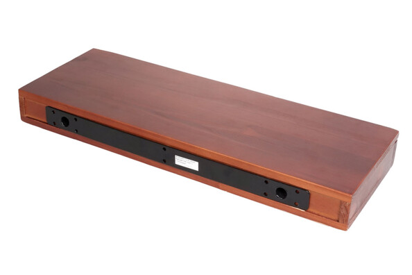 Arrière de l'étagère murale plate en acajou avec support de fixation pour montage au mur