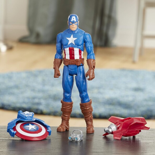 Captain America avec son lanceur de bouclier et son jetpack