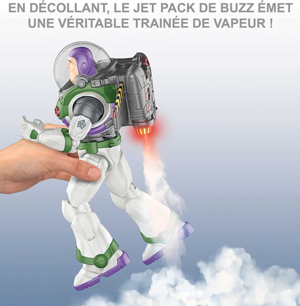 Buzz émet une véritable trainée de vapeur en décollant