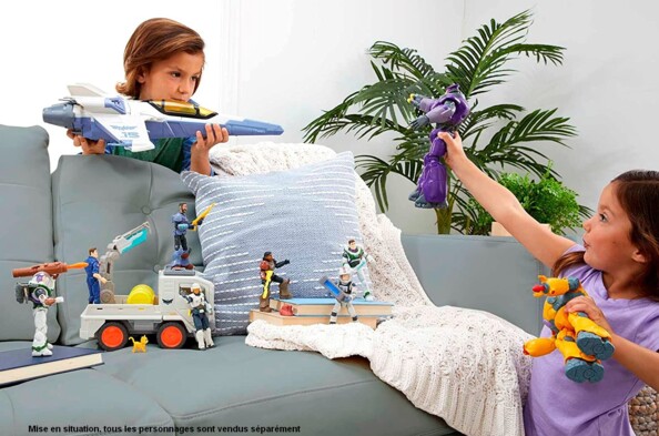 2 enfants reproduisent les mythiques combats de Buzz et ses partenaires