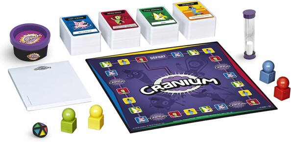 Cranium avec cartes, dé, pions et plateu de jeu