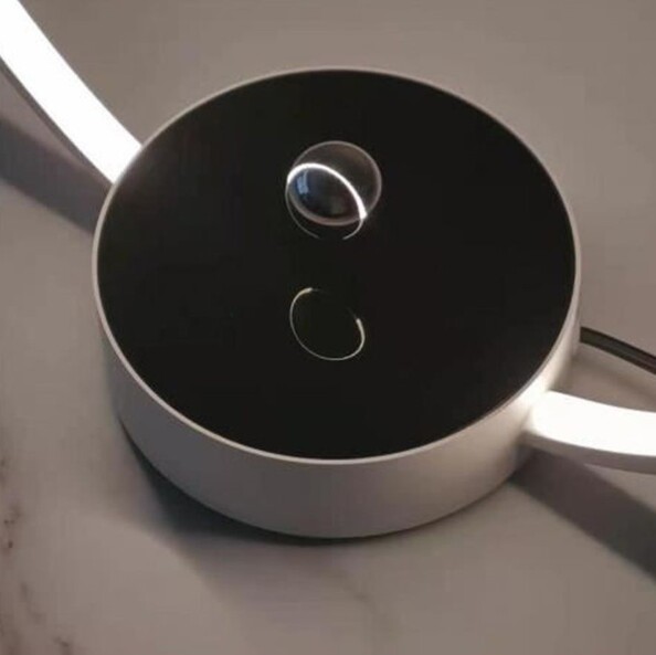 Lampe avec cercle lumineux design pour intérieur