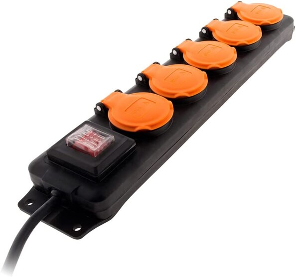 Multiprise extérieur protégée contre la pluie et la poussière