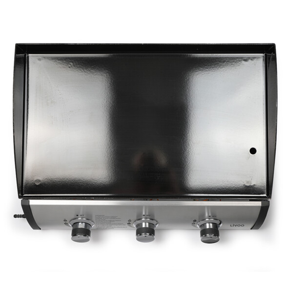 Dessus de la grande surface de cuisson en acier émaillé noir de la plancha