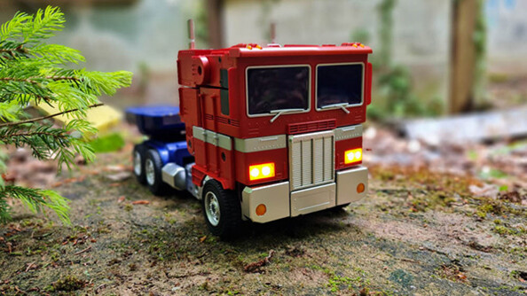 Robosen Optimus Prime Transformers ref KT2572 sur Pearl.fr 2