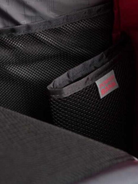 Petite poche en filet à l'intérieur du sac pour ranger une powerbank