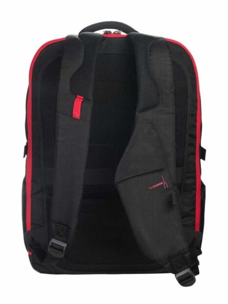 Vue arrière du sac à dos gamer coloris rouge et noir avec bretelles rembourrées réglages, poche de rangement pour smartphone avec protection anti-ondes et câble de chargement USB intégré dans la bretelle gauche