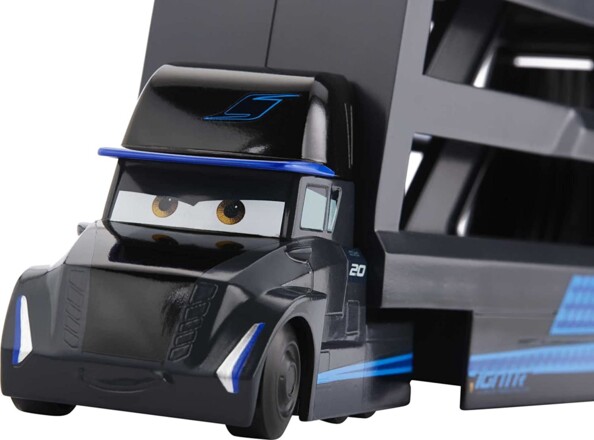 Zoom sur l'avant du transporteur Cars Jackson Storm