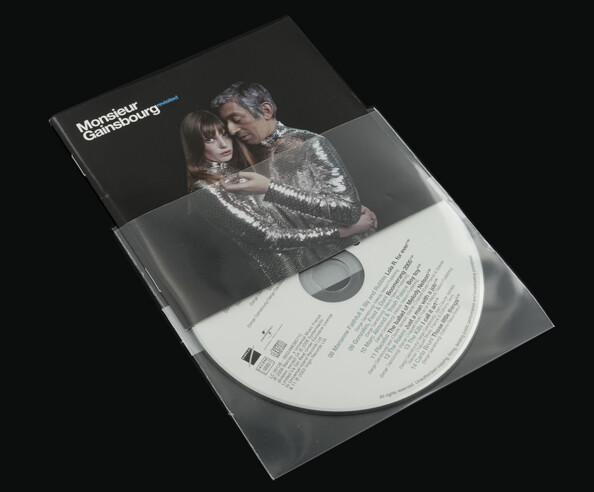 Insertion du CD Monsieur Gainsbourg revisited avec sa jaquette dans un des films en polypropylène transparents