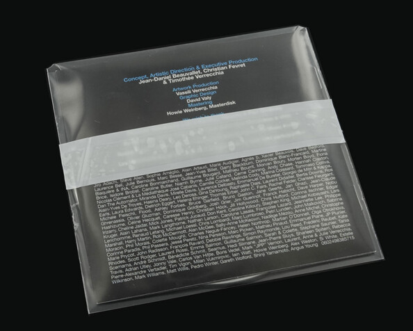 Arrière de la pochette avec bande centrale adhésive