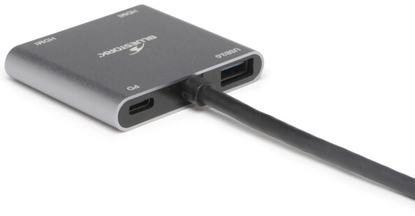 Vue arrière avec port USB-A, port USB-C et câble USB-C 15 cm