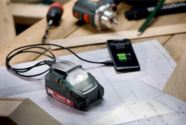 Lampe et chargeur USB pour batterie METABO