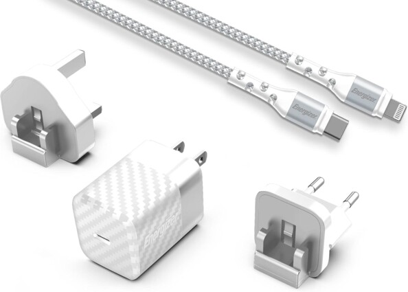Adaptateur secteur universel de voyage USB vers UE/UK/US coloris blanc avec câble USB-C vers Lightning de la marque Energizer