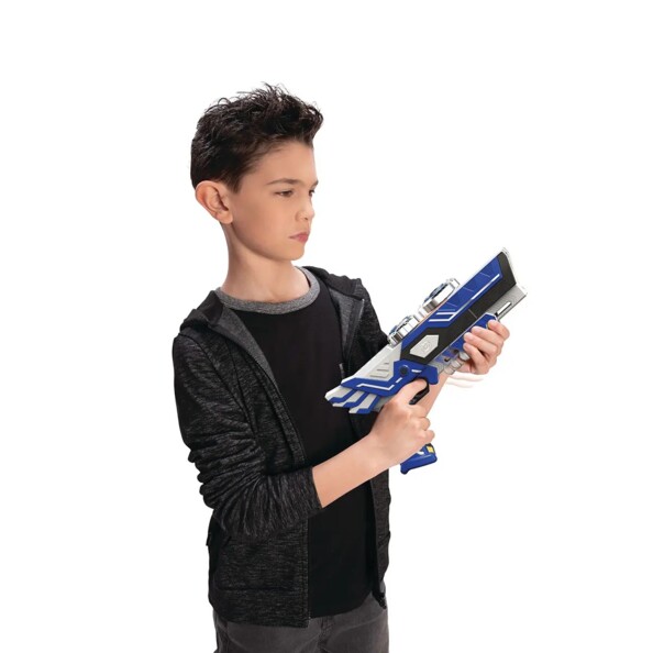 Enfant avec lanceur de 2 toupies Spinner Mad