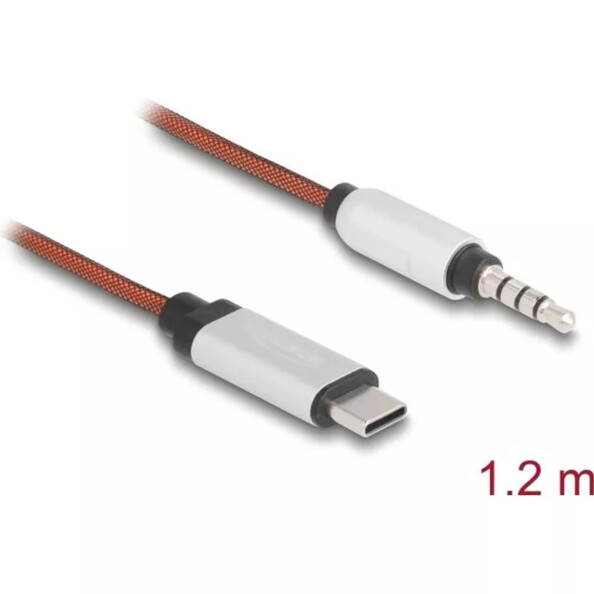 Gros plan sur les fiches USB-C mâle et jack stéréo 3,5 mm avec boîtier en métal du câble AUX coloris orange/argent