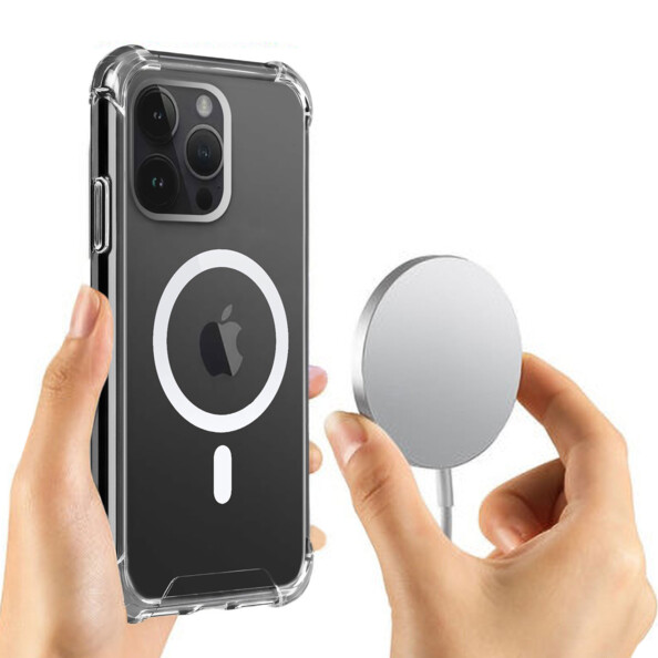 Aimantation d'une surface de chargement magnétique par induction au dos aimanté de l'étui de protection antichoc MagSafe par une personne tenant chaque élément dans une main