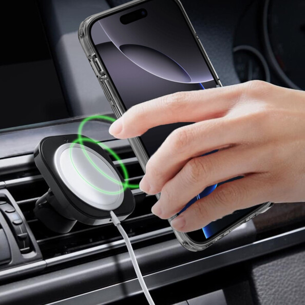 Mise en place d'un iPhone avec coque de protection sur un support smartphone pour voiture compatible MagSafe