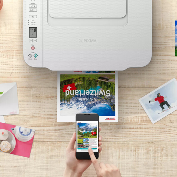 Impression en cours d'une brochure de tourisme en Suisse via application mobile