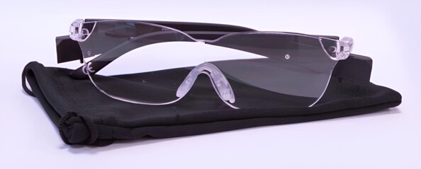 Lunettes grossissantes à LED avec étui de rangement en tissu noir