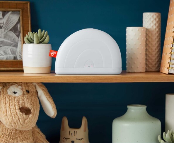 Veilleuse coucher de soleil Fisher-Price sur une étagère