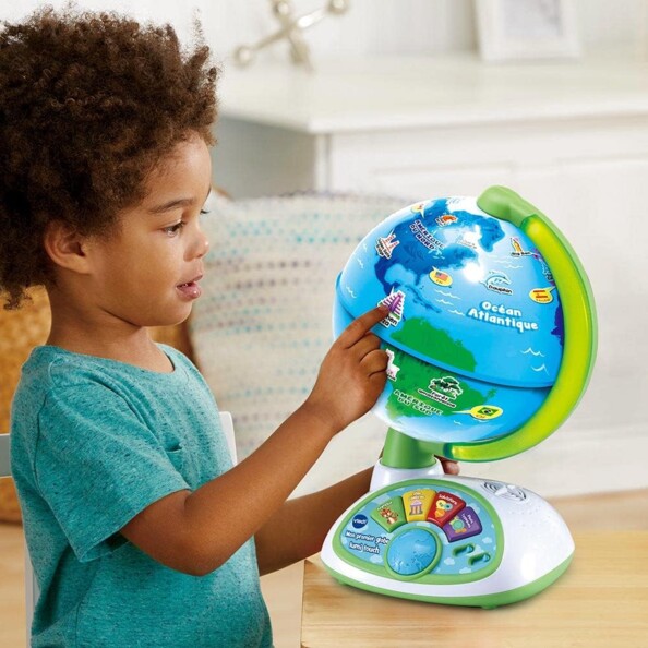 Graçon découvre le mode avec globe terrestre Vtech