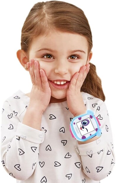 Petite fille avec montre Kidiwatch