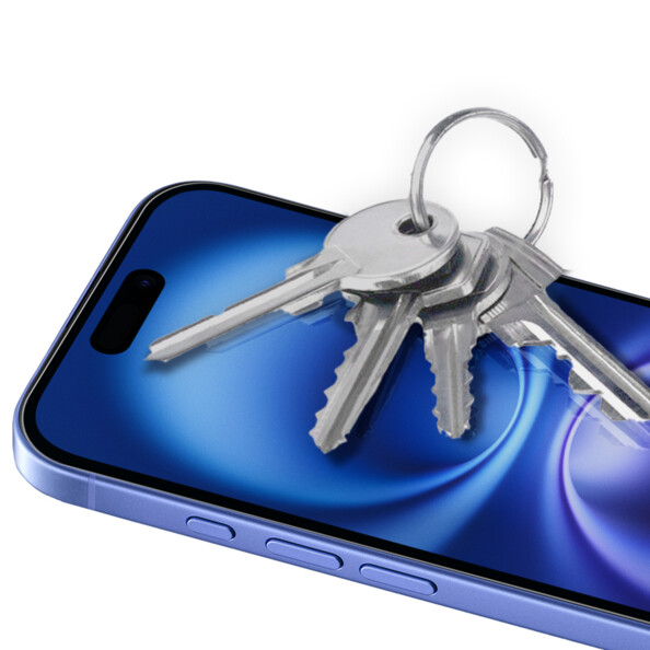 Mise en situation de la vitre de protection en verre trempé sur un iPhone 16 allumé protégeant l'écran contre les rayures de clés